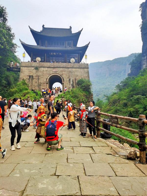 細雨徒步登劍門 細雨徒步登劍門