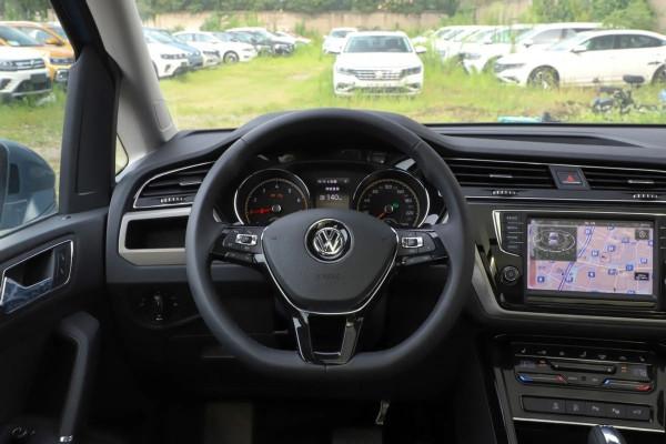 15&period;18萬起售，配1&period;4T發動機，油耗低至6L，實拍上汽大眾途安L