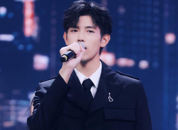 大灣區晚會群星爭奇鬥豔:王菲穿白裙如仙女,趙麗穎素色裙顯身材 大灣區晚會群星爭奇鬥豔:王菲穿白裙如仙女,趙麗穎素色裙顯身材