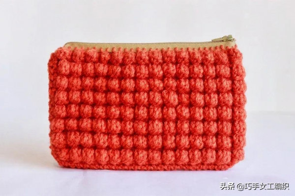 舊衣褲的拉鍊剪下來後，用鉤針戳一圈就有無數的收納