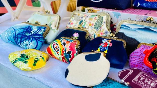 泰晤士小鎮辦起了集市