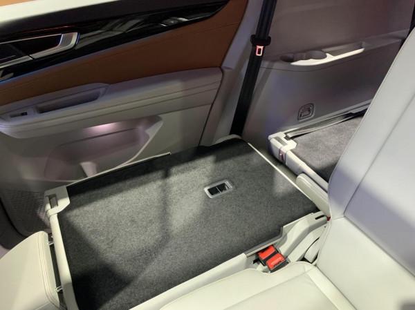 外觀微調，內飾科技感顯著提升，實拍解析全新大眾途昂