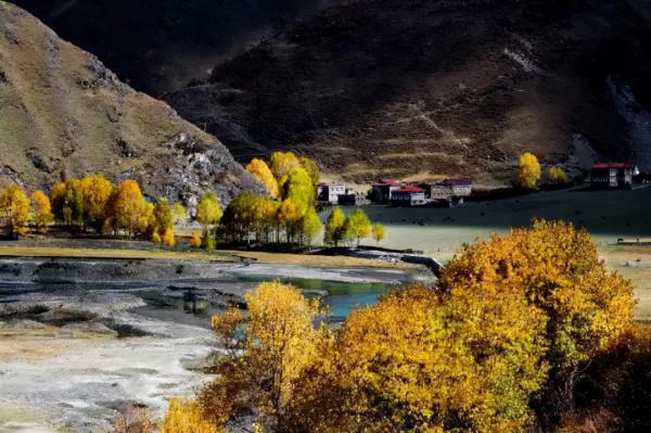 9月去正好！適合小住幾日的8座絕美古鎮，人少景美，清幽安逸