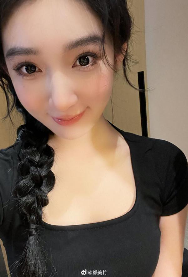 送吳亦凡入獄&hellip;都美竹大改造傳「鋪路演藝圈」！反差近照曝光