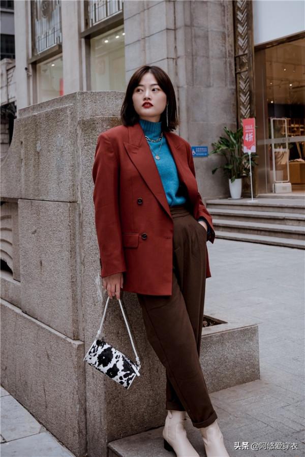 小白鞋過季了，現在開始流行&OpenCurlyDoubleQuote;小短靴&rdquo;，個矮的女生穿更時髦顯高