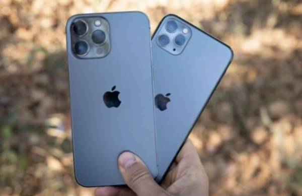 入手iPhone13PM:拿到手上玩手機有點累人,我一個女生拿著有點大 入手iPhone13PM:拿到手上玩手機有點累人,我一個女生拿著有點大