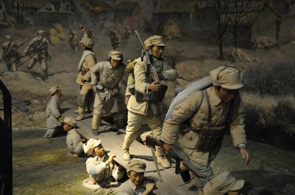 94歲老農申請掛光榮牌,被嘲諷老糊塗了,他默默掏出一堆軍功章 94歲老農申請掛光榮牌,被嘲諷老糊塗了,他默默掏出一堆軍功章