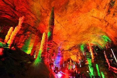 中 國 最 美 的 三 大 洞 穴