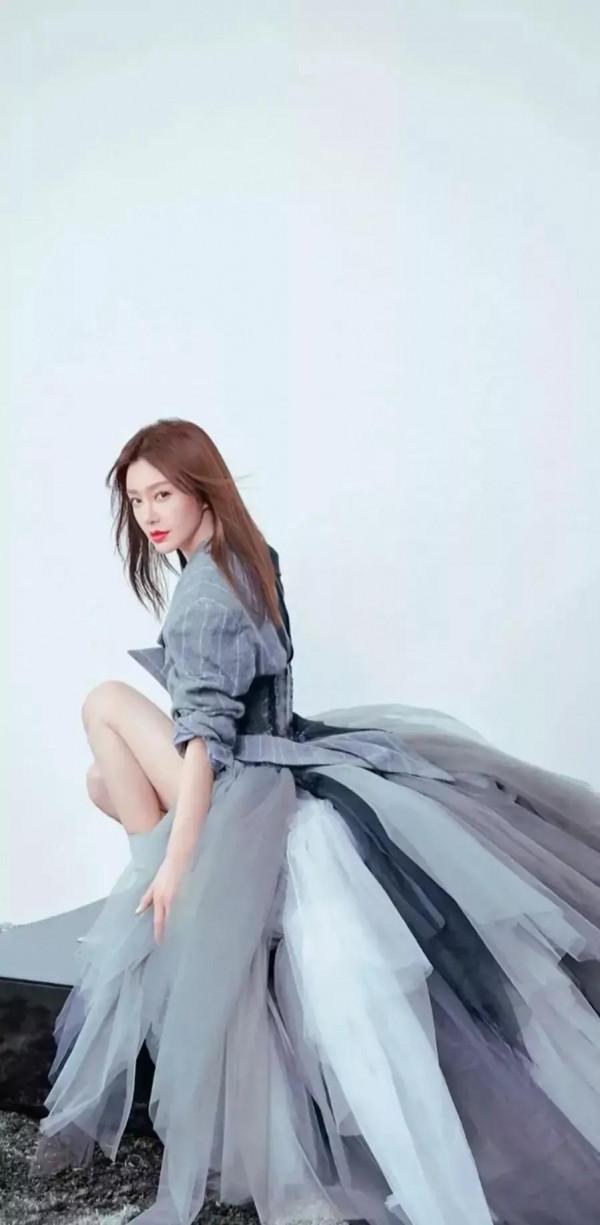 美豔絕倫的秦嵐