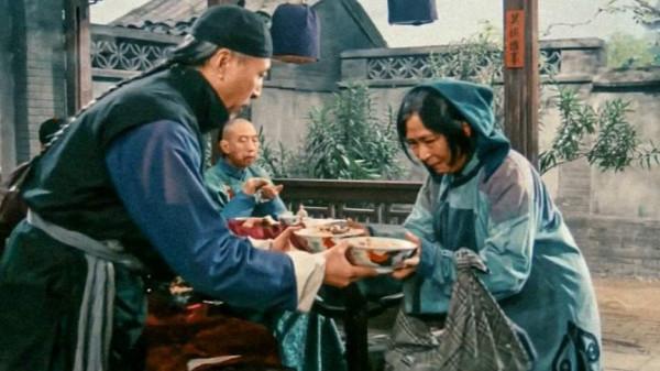 讀老舍的《茶館》，看到了他們在亂世中的無奈人生