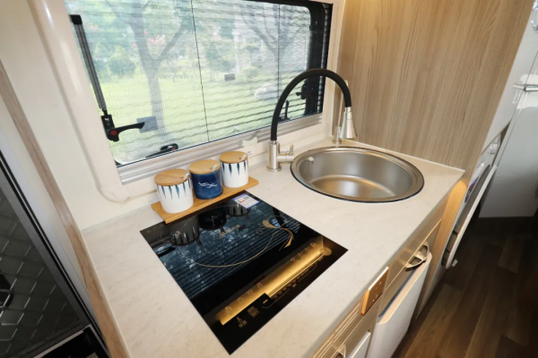 新飛H300尊享版 子母床佈局 空間大配備全 智享旅居生活 新飛H300尊享版 子母床佈局 空間大配備全 智享旅居生活