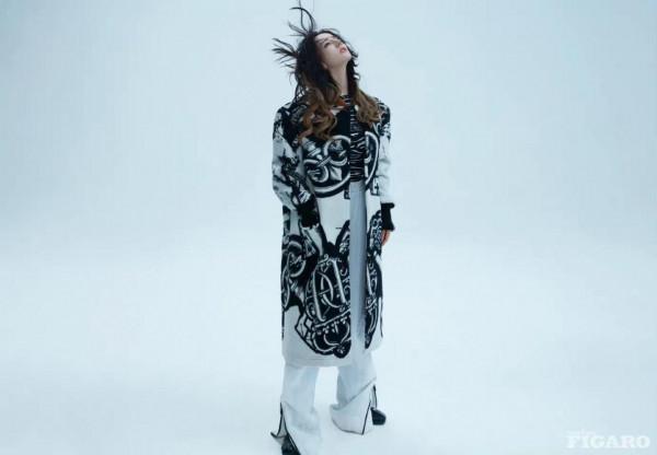 迪麗熱巴費加羅十二月刊封面大片！颯爽帥氣，時尚表現力絕絕子