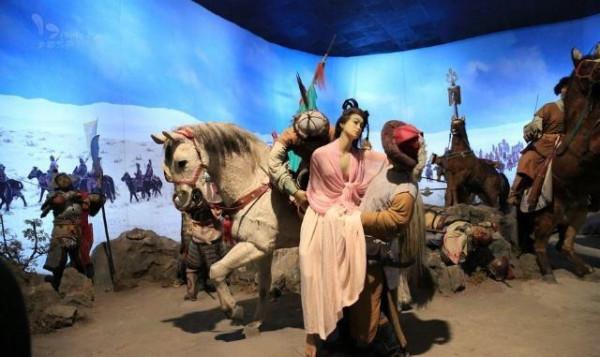 忠臣于謙含冤被斬，欽差抄家驚愕不已，太后一連數日茶飯不思