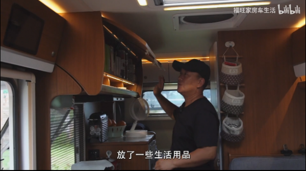 他50歲放棄高薪，裸辭帶妻子環遊中國