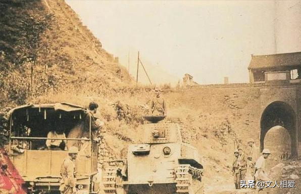 丁盛隻身營救被敵人包圍的二百人,連長感激地說,丁大膽名不虛傳 丁盛隻身營救被敵人包圍的二百人,連長感激地說,丁大膽名不虛傳