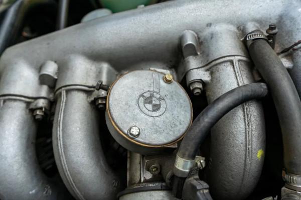 第一款使用渦輪增壓的量產寶馬車，1974年寶馬2002 Turbo