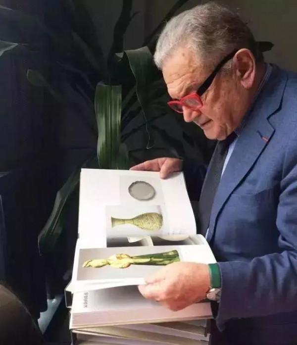 愛恨交加的世界一號古董商