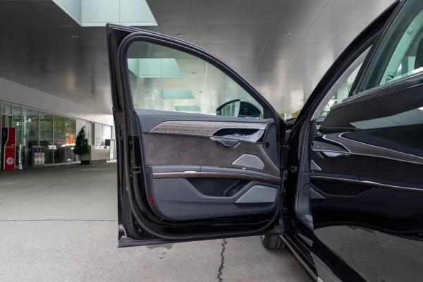 奧迪A8車門自動彈開怎麼回事？