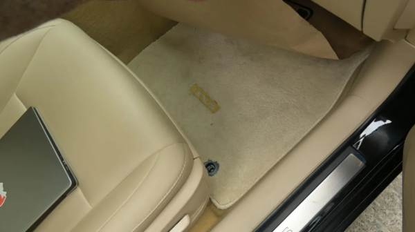 細數二手雷克薩斯ES300h的特點，什麼樣的人適合當車主？