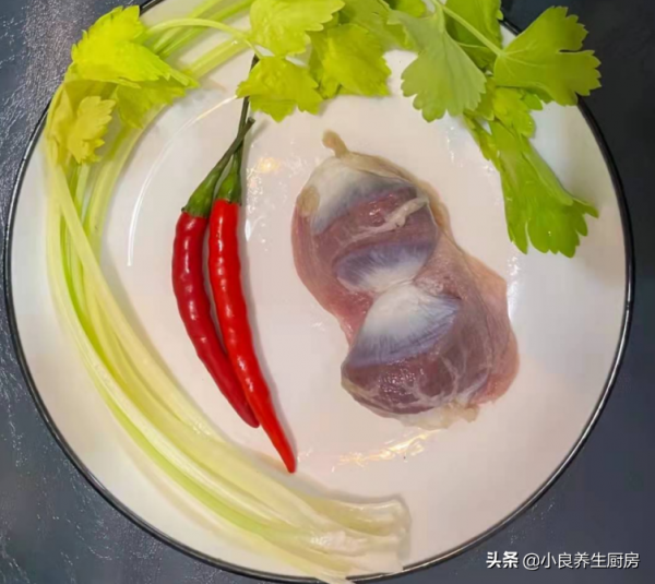 寒冬到了，湖南人愛吃這菜，比肉還受歡迎，香辣入味，太解饞了