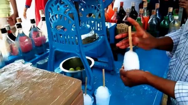 去印度旅遊，遊客買街頭冰棒吃，導遊卻搶過去扔進垃圾桶，為什麼