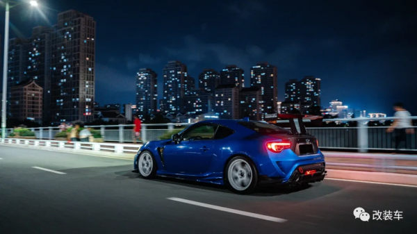 改裝清單遠超18cm的斯巴魯BRZ，試遍OHLINS、ARAGOSTA和KW避震