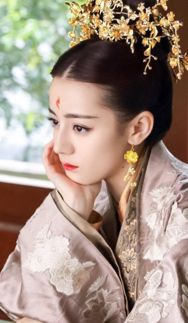 古裝劇中,這7位92年出生的女星,既是“白月光”也是“硃砂痣” 古裝劇中,這7位92年出生的女星,既是“白月光”也是“硃砂痣”