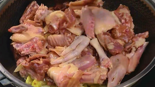 廣東傳統燜鵝的家常做法，醬香濃郁軟嫩入味，簡單易學還好吃