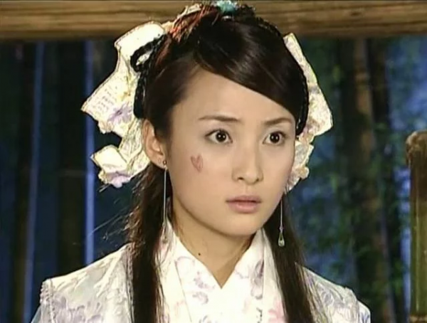 當年《風雲》劇組太窮,女演員頭頂筷子、蚊帳鉤,卻成為一代經典 當年《風雲》劇組太窮,女演員頭頂筷子、蚊帳鉤,卻成為一代經典