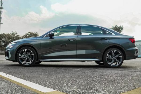 新款奧迪A3L，全系1.4T動力，顏值如同RS級，軸距加長空間充裕