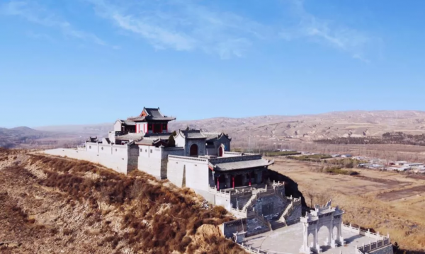 高家堡山巔之上，藏了個“龍泉寺”，一秒帶你觀西寺凌雲