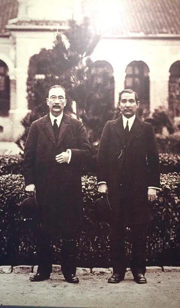 中國首位內閣總理唐紹儀被人刺殺，誰是幕後兇手，真相究竟是什麼