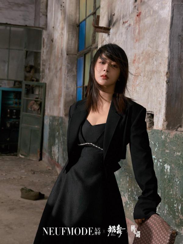 楊紫燃熱偽裝大片釋出 著全黑look酷颯感十足