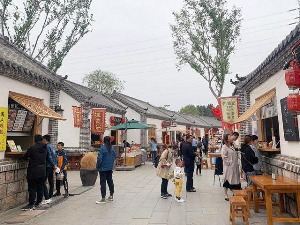 濟寧一個“假古鎮”走紅，風景美小吃多，遊客爭相打卡