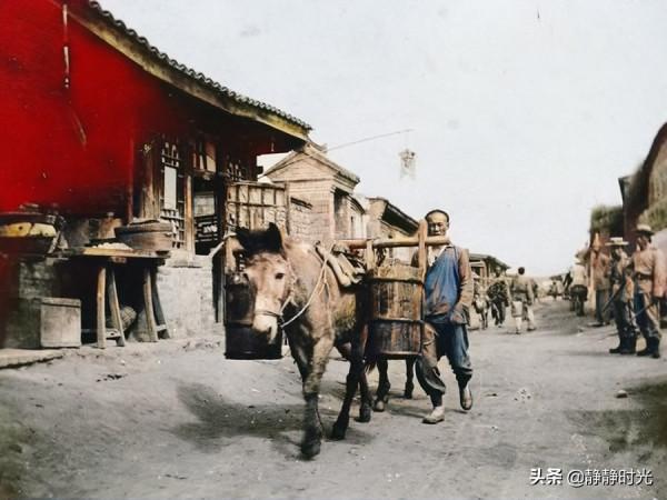 晚清老照片:男子扛著銅錢逛街,妃子樣貌醜,老虎被眾人圍觀 晚清老照片:男子扛著銅錢逛街,妃子樣貌醜,老虎被眾人圍觀