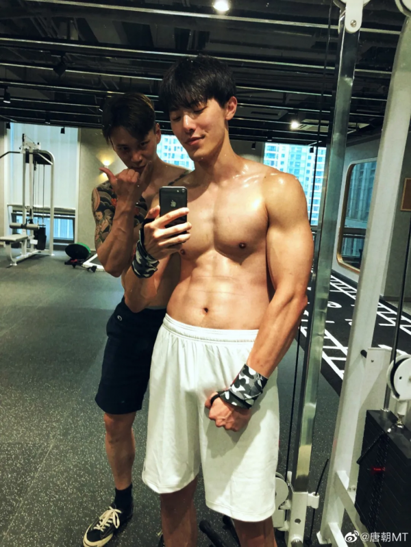 cos王者榮耀達摩的小哥火了！一身肌肉媲美漫畫人物，網友：真帥