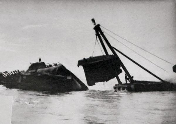 抗日戰爭中,日本軍艦被一個普通中國鉗工鑿沉,轟動上海灘 抗日戰爭中,日本軍艦被一個普通中國鉗工鑿沉,轟動上海灘
