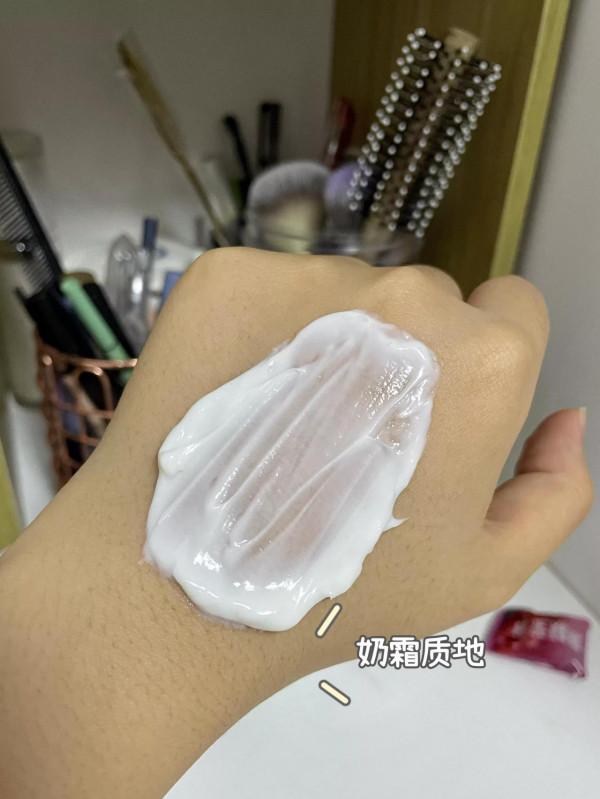 精緻女人晚上都在這樣偷偷護膚！怪不得不顯老呢