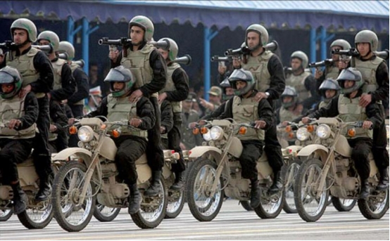 一輛摩托車能坐六十人？不要再嘲笑印度人了，他們可不只有雜耍