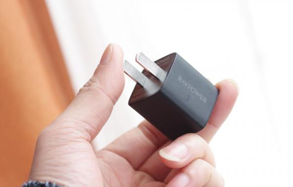 果粉看過來，為iPhone 13量身訂做的20W充電頭在這邊