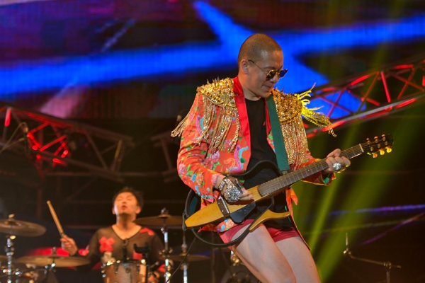 從保安到“搖滾教母”，二手玫瑰樑龍都經歷了什麼？