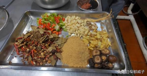 麵館大肉面為什麼那麼好吃，大廚首次公開製作大肉的配方