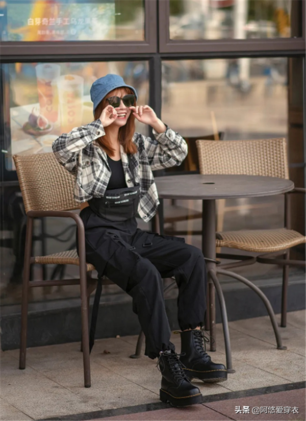 今年裸靴過時了,長這樣的靴子很時尚,小個子女生穿顯瘦又增高 今年裸靴過時了,長這樣的靴子很時尚,小個子女生穿顯瘦又增高