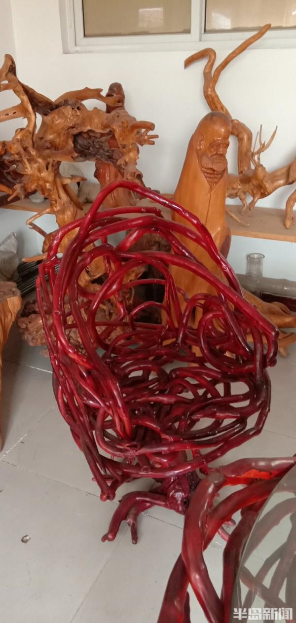 百味人生|桃園結“椅”!15年,他在地裡種出700把椅子!萊西果農這項絕活還拿下了國家專利 百味人生|桃園結“椅”!15年,他在地裡種出700把椅子!萊西果農這項絕活還拿下了國家專利