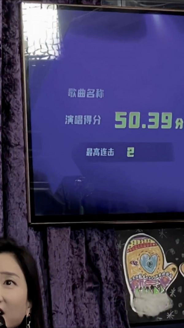 鳳凰傳奇KTV唱歌不及格，敗給評分系統，網友：還沒我唱得好
