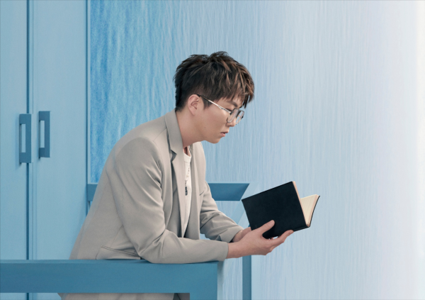 毛不易獨特的嗓音和微笑,首登元宵晚會,想不被吸引都難 毛不易獨特的嗓音和微笑,首登元宵晚會,想不被吸引都難