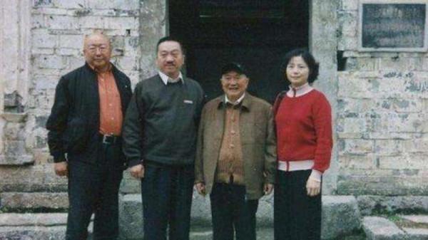 10歲小孩自稱是紅軍並走完了長征，毛主席問誰能證明，小孩：賀龍