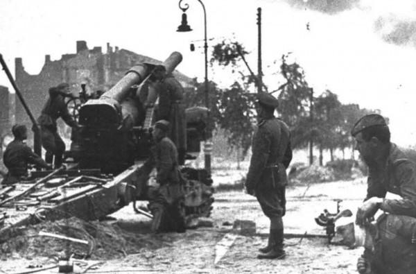 希特勒自殺時手裡還有兩百多萬兵力，為什麼不堅持繼續打下去