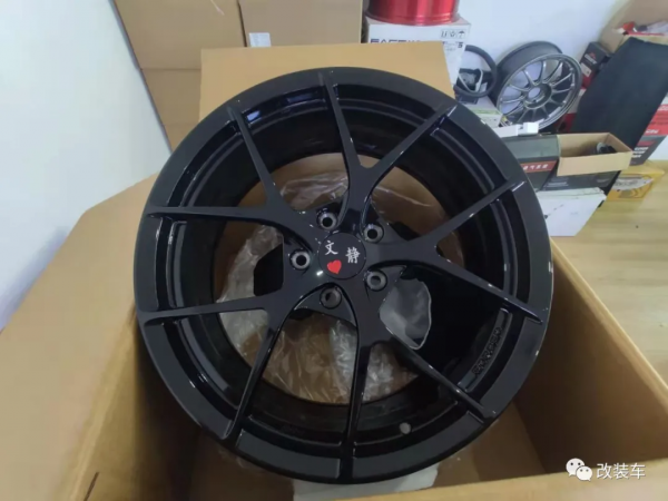 全車CDM姿態改裝的吉利繽越,從上班玩到自己開店才算畢業 全車CDM姿態改裝的吉利繽越,從上班玩到自己開店才算畢業