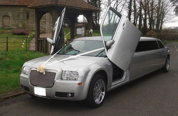 你能拒絕來自加長法拉利的誘惑嗎?1981 年法拉利400i四門加長版 你能拒絕來自加長法拉利的誘惑嗎?1981 年法拉利400i四門加長版